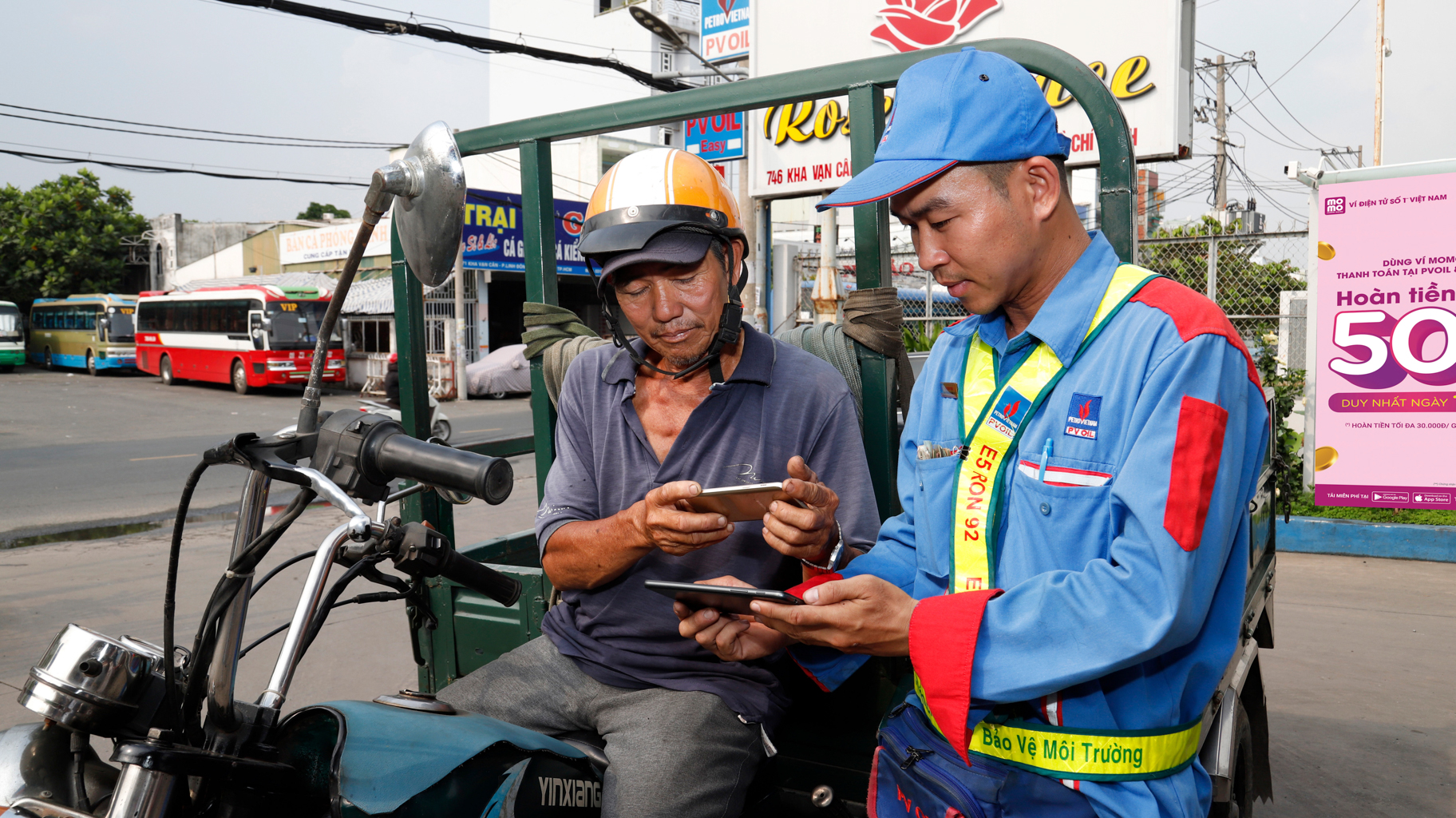 PVOIL và Ví MoMo hợp tác cho người dân mua xăng bằng ví điện tử 26