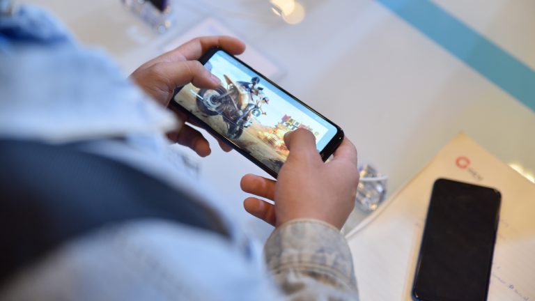 Mua Honor Play, nhận quà tặng từ 1,3 triệu đồng