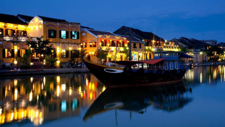 Đến Hội An đón tết