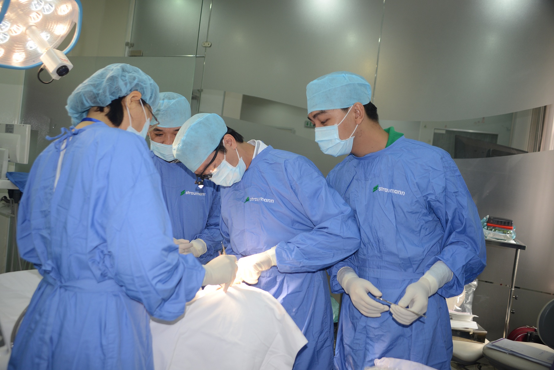 Ra mắt trung tâm đào tạo implant chuyên sâu THL Academy – Elite Dental Group- Straumann AG 2