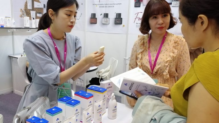 Khách tham quan “lạc lối” tại VIPREMIUM 2019