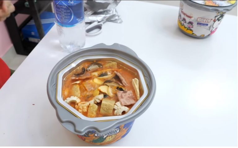 Cơm, lẩu tự sôi – trào lưu mới của dân văn phòng