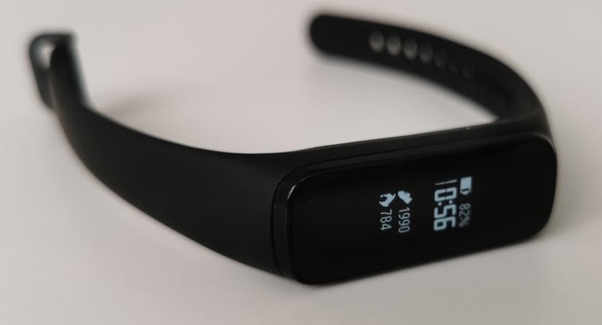 Vòng đeo tay thông minh giá dưới 1 triệu đồng: Galaxy Fit e hay Xiaomi Mi Band 4? 3