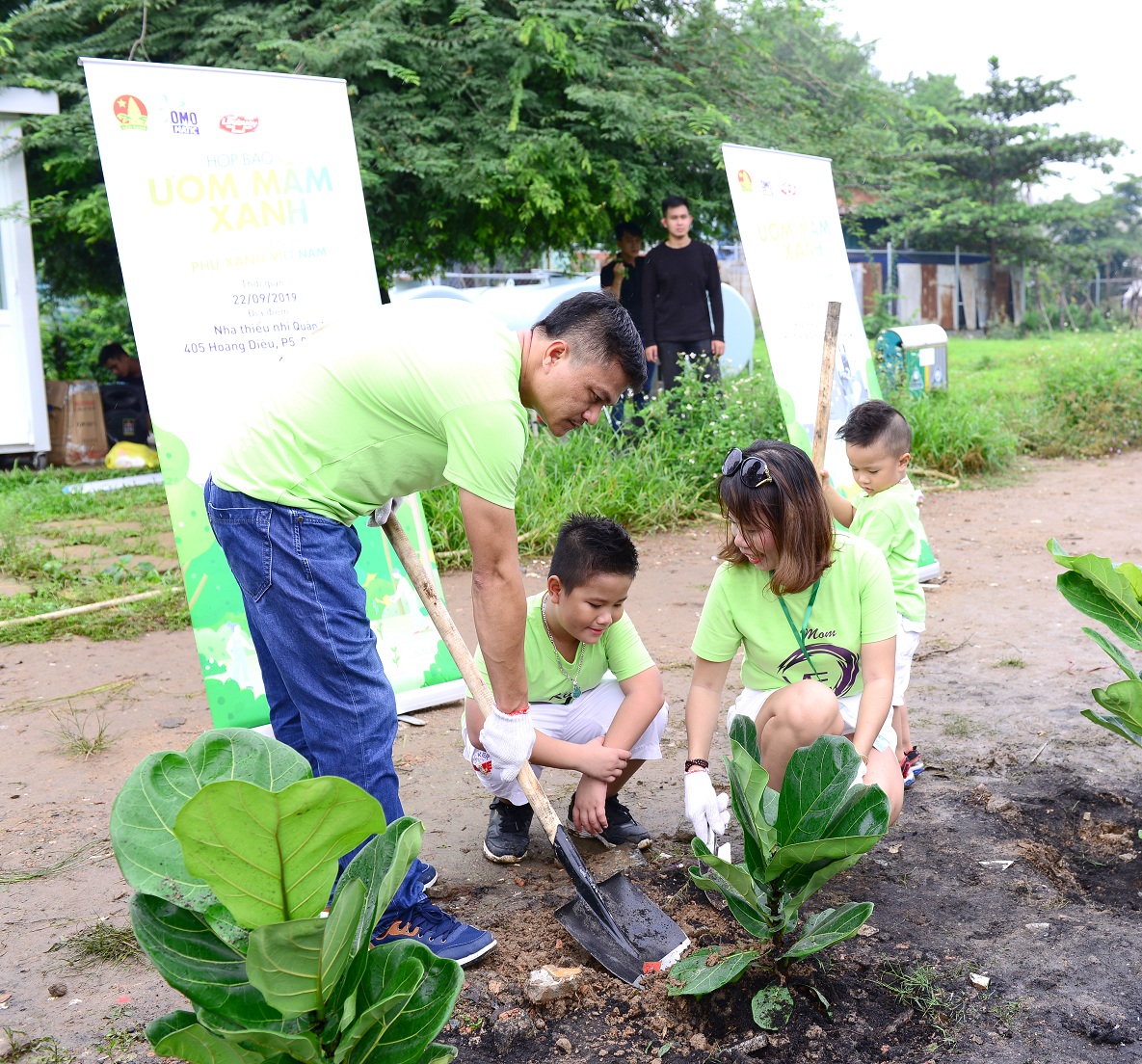 Unilever triển khai chương trình “Phủ xanh Việt Nam”, trao tặng thủ đô mảng cây xanh hình trái tim 2