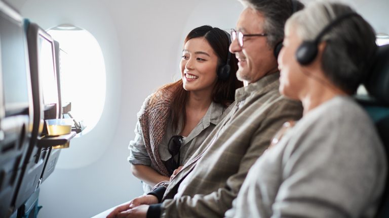 Hệ thống giải trí trên chuyến bay Cathay Pacific phong phú hơn gấp bốn lần