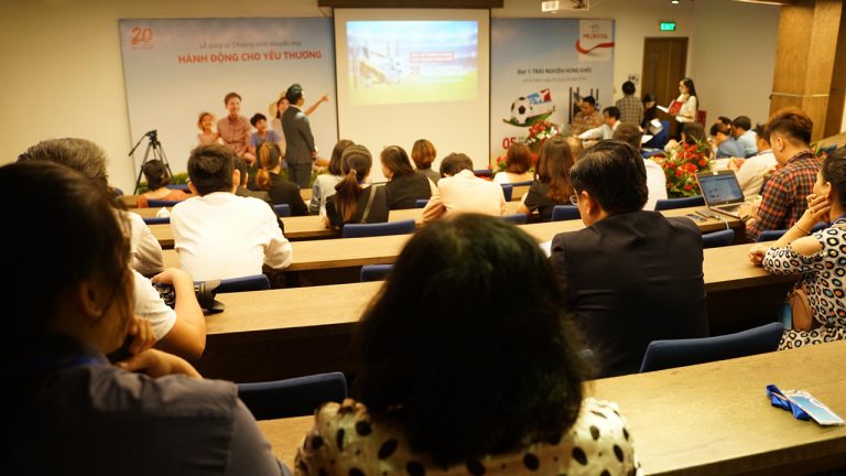 Prudential công bố kết quả quay số đầu tiên chương trình khuyến mại “Hành động cho yêu thương”