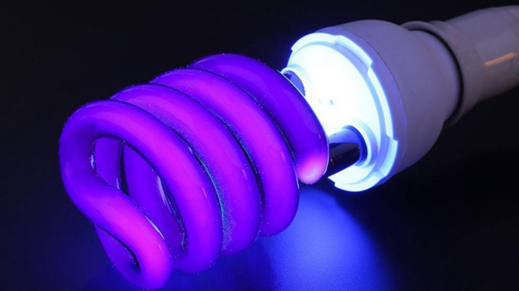 Có nên mua đèn tia cực tím chống COVID-19 đặt tại nhà?