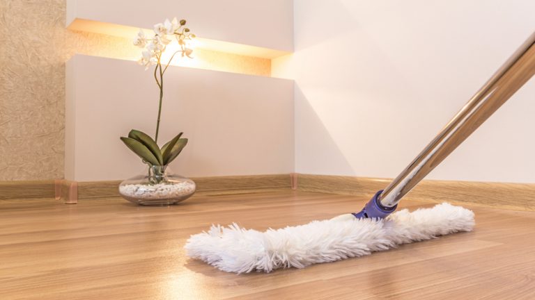 Top 8 nước lau sàn tốt nhất hiện nay