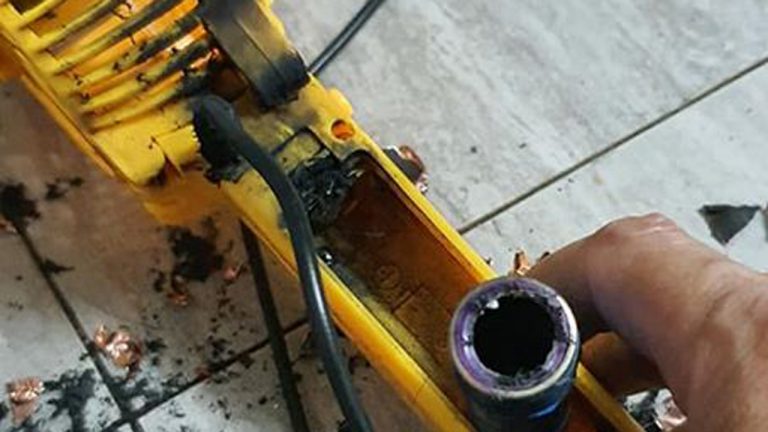 Cẩn trọng quạt sạc cầm tay trẻ em phát nổ