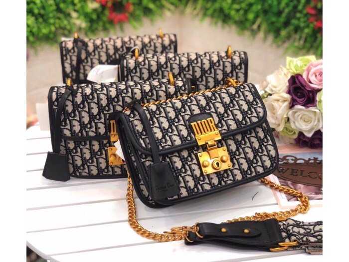Hàng auth là gì? Cách nhận biết hàng auth 4