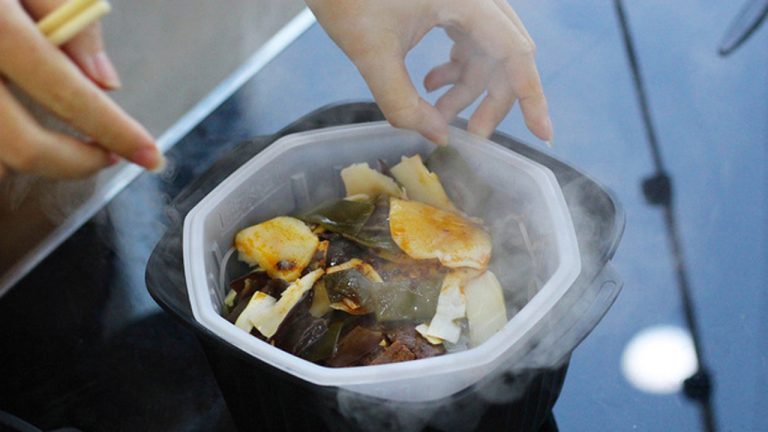 Lẩu tự sôi, lẩu ăn liền là gì?