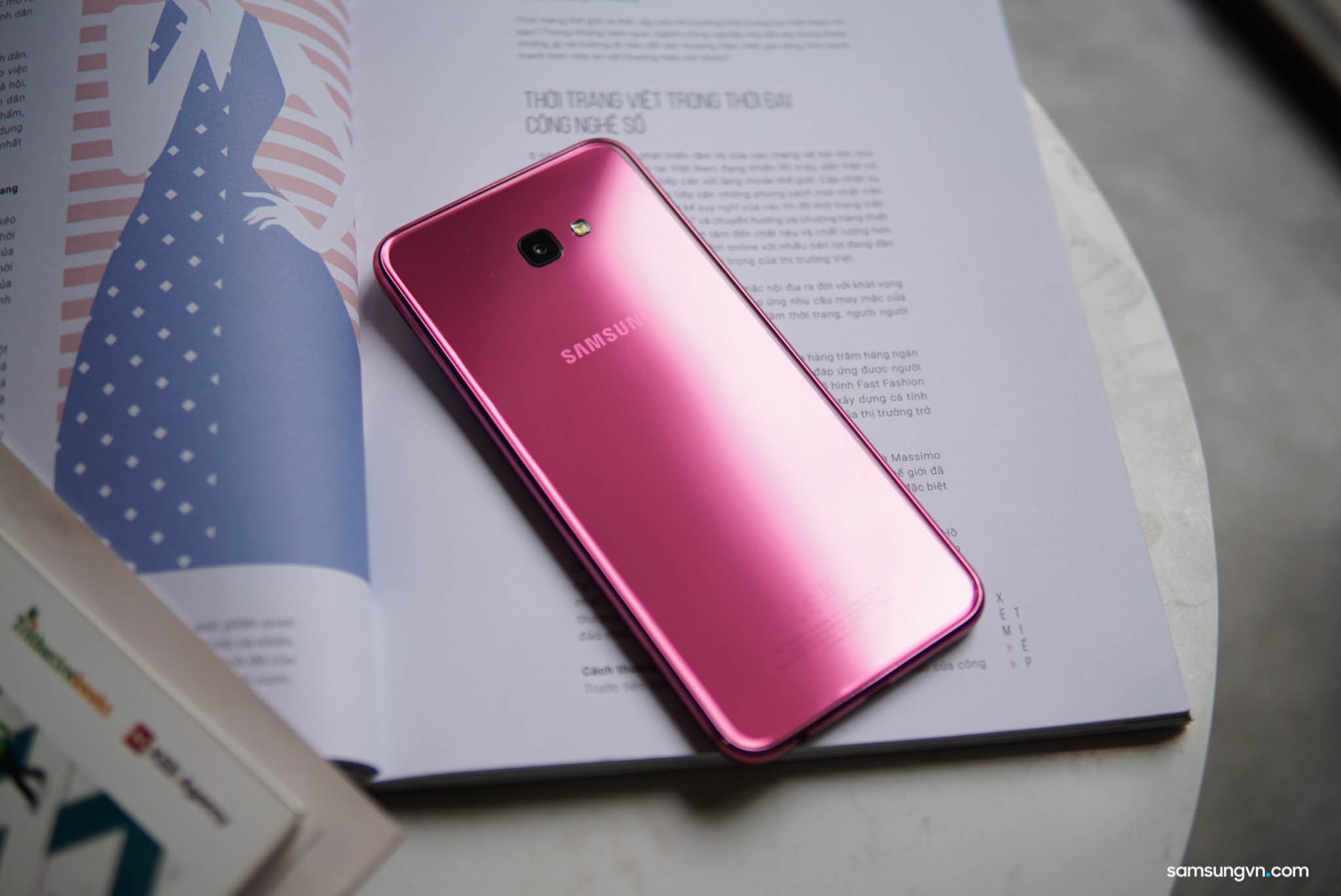 Top 8 mẫu điện thoại màu hồng 2020