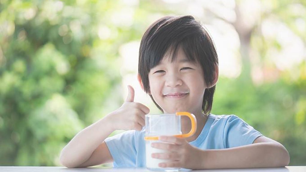 Chọn sữa tươi nguyên kem Vinamilk hay Devondale?