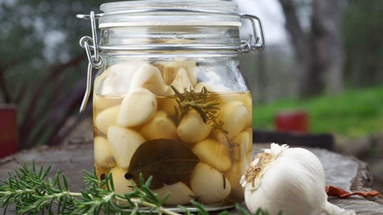 Tỏi ngâm rượu chữa bệnh gì?
