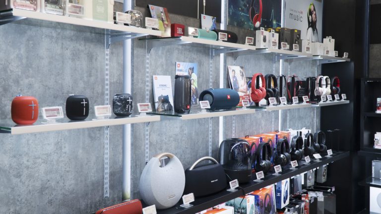 Khai trương showroom Hoàng Hoa Thám, Phong Vũ giảm giá 20% tất cả sản phẩm