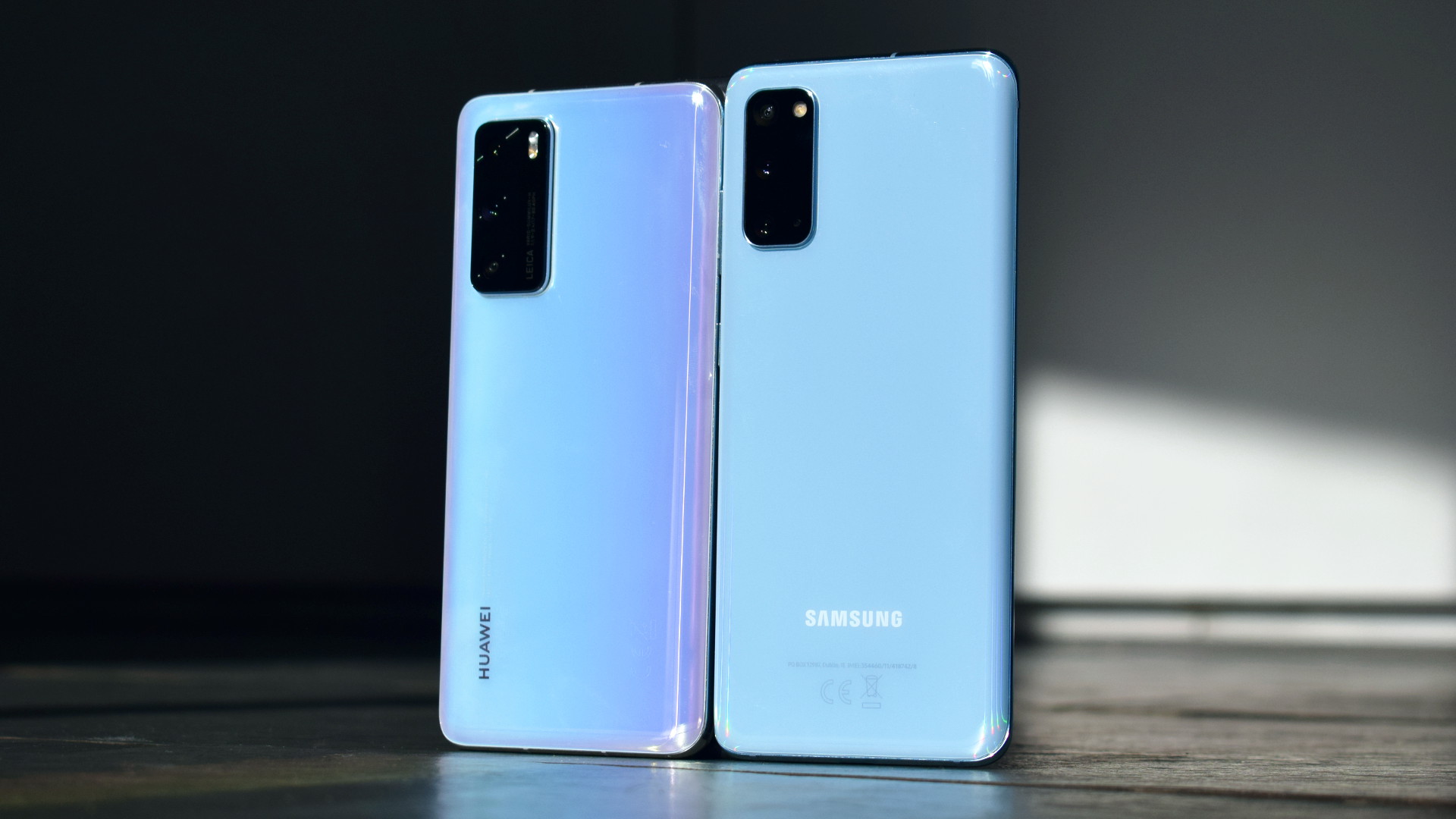 Smartphone cao cấp nhỏ gọn: Chọn Galaxy S20 hay Huawei P40? 1
