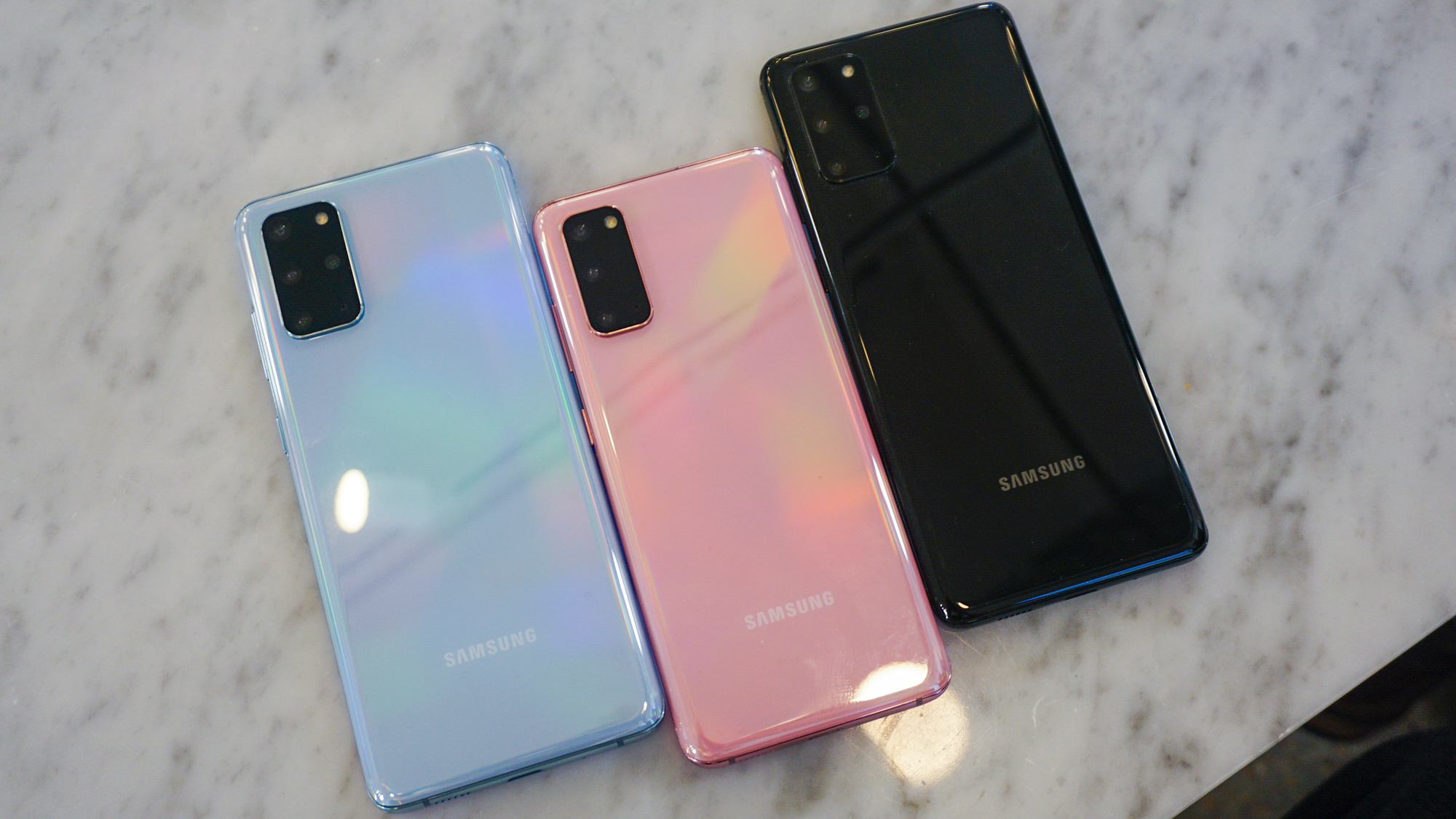 Smartphone cao cấp nhỏ gọn: Chọn Galaxy S20 hay Huawei P40? 2