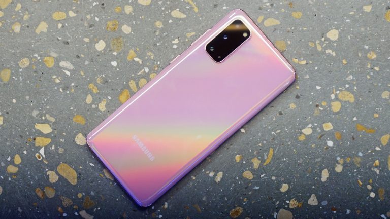 Smartphone cao cấp nhỏ gọn: Chọn Galaxy S20 hay Huawei P40?