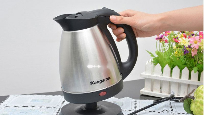 Cách làm sạch bình đun siêu tốc bị đen 2