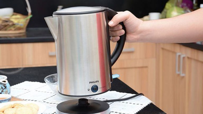 Cách làm sạch bình đun siêu tốc bị đen