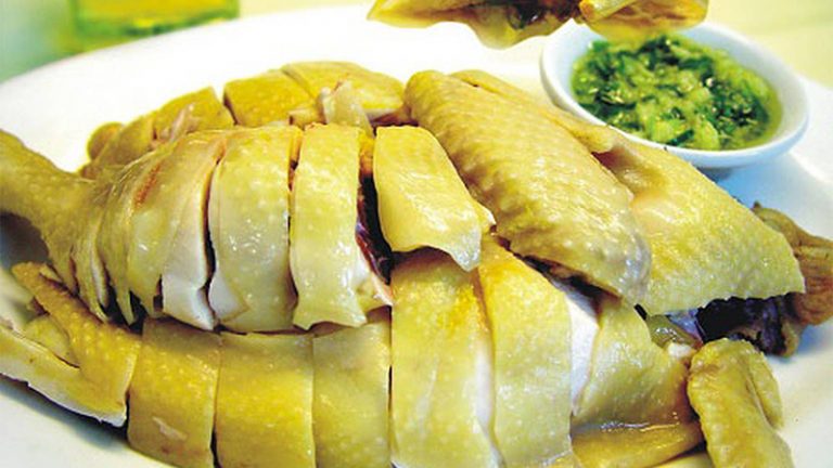 Cách luộc gà không bị nứt da