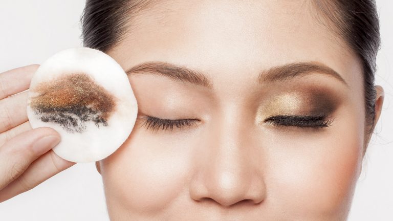 Nước tẩy trang là gì? Kinh nghiệm chọn mua nước tẩy trang