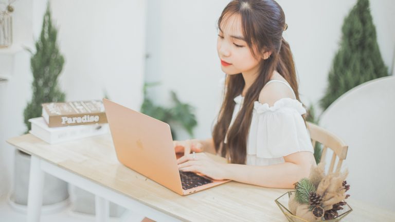 MacBook M1 2020 giá bao nhiêu?