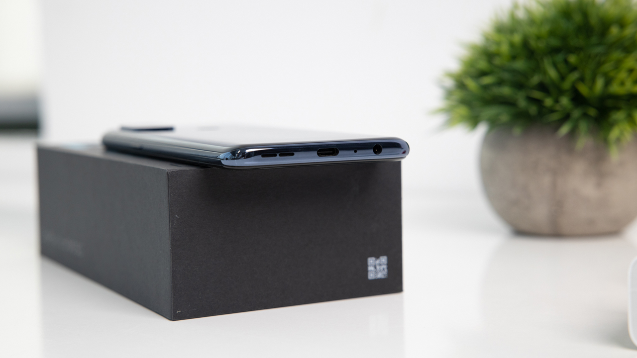 Hình ảnh mở hộp smartphone OnePlus Nord N10 5G giá 7,990,000 đồng 3