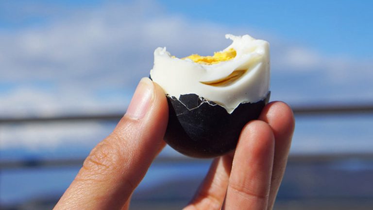 Trứng gà đen Nhật Bản có ngon không? Giá bao nhiêu?