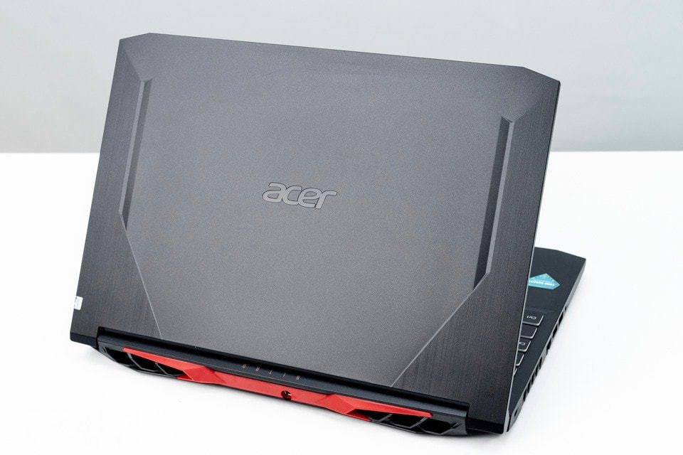 Điểm danh loạt laptop giảm giá trước Tết 2021 28