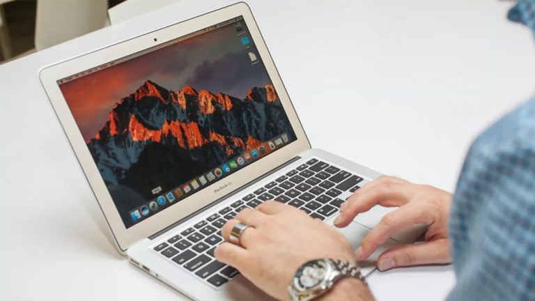 Điểm danh loạt laptop giảm giá trước Tết 2021