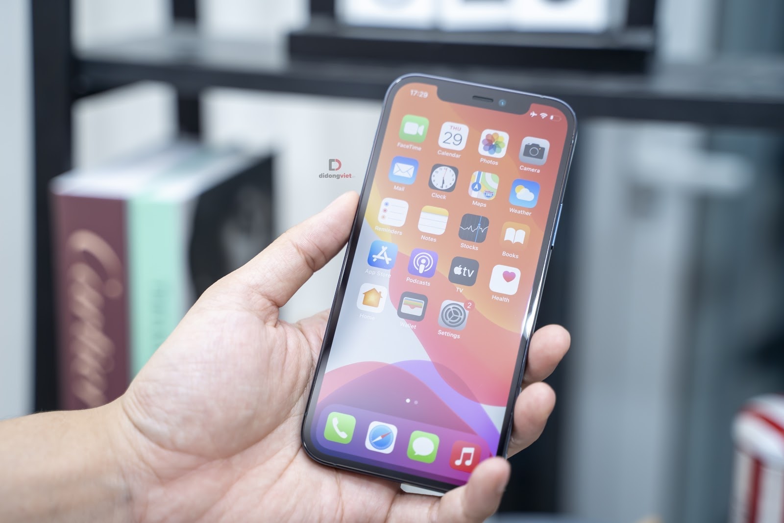 iPhone 12 Pro Max giảm 5,4 triệu, iPhone Xs chỉ còn 10,59 triệu đồng 8