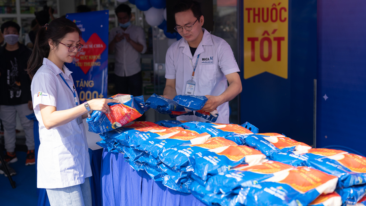 FPT Long Châu trao tặng 210.000 ngày thuốc và 140 tấn gạo miễn phí 3