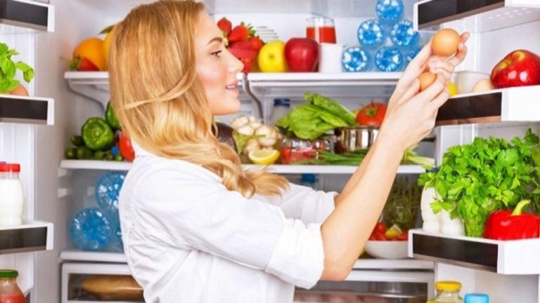 Mẹo khử mùi hôi tủ lạnh cực hiệu quả