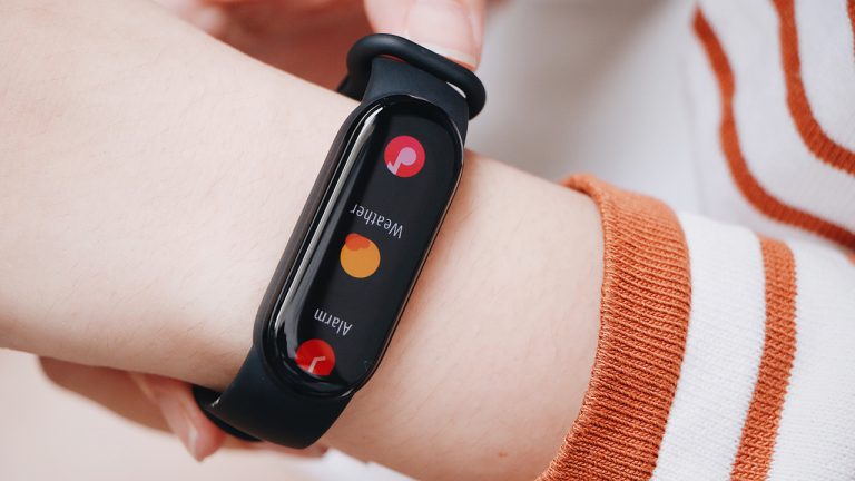 Đặt trước Mi Smart Band 6 tại FPT Shop, khách được tặng cân Mi Smart Scale 2 trị giá 390 nghìn đồng
