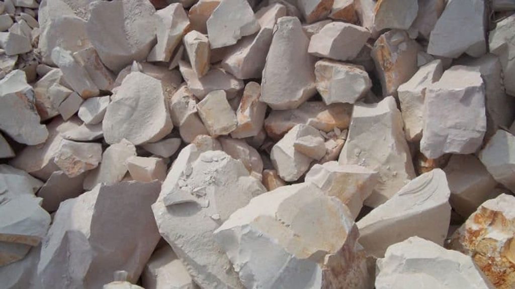 Đất cao lanh là gì? Vì sao có thể ăn được?