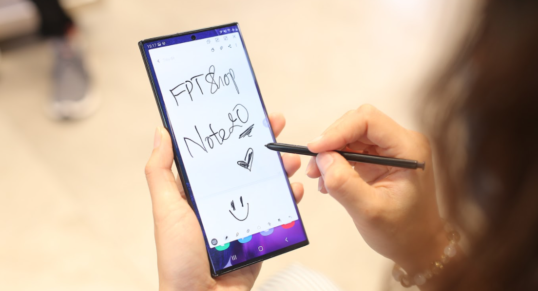 FPT Shop giảm đến 11 triệu đồng và nhân đôi bảo hành cho điện thoại Samsung 1