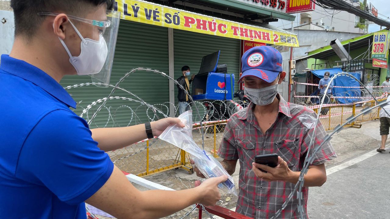 Nhà thuốc FPT Long Châu đồng hành cùng cộng đồng trong đại dịch Covid-19 3