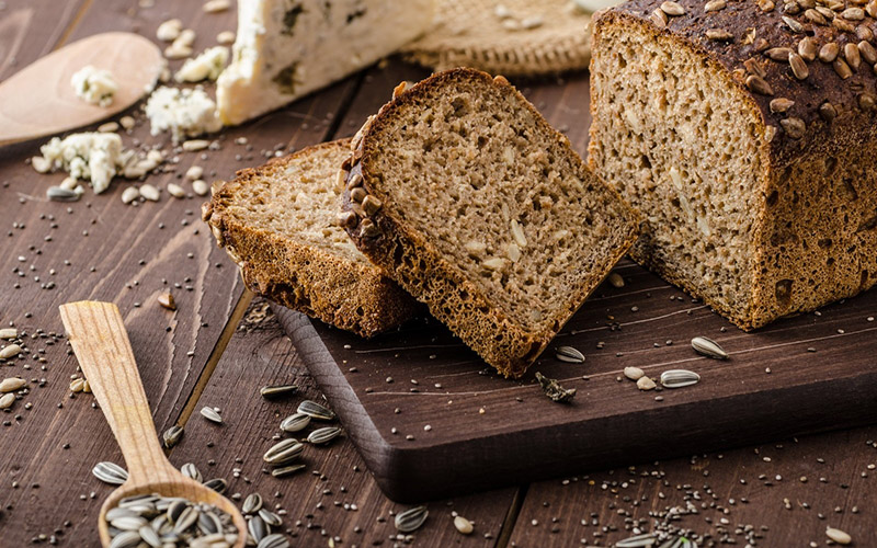 Bánh mì đen khác bánh mì trắng ra sao? Ăn loại bánh mì nào giảm cân và tránh tiểu đường? 42