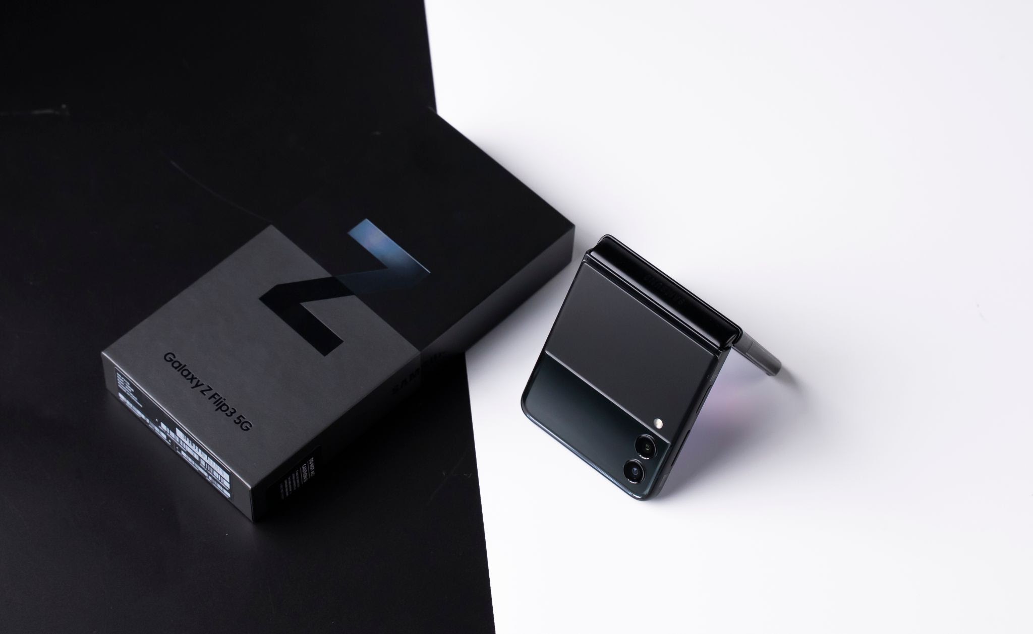 Galaxy Z Fold3 5G & Z Flip3 5G chính thức lên kệ, hơn 300 máy đến tay khách hàng 12