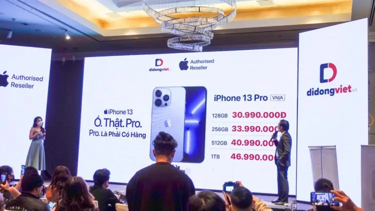 Điểm giá iPhone 13 tại FPT Shop và Di Động Việt 15