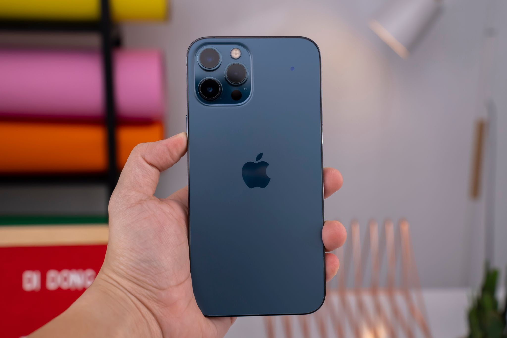 iPhone 13 chuẩn bị lên kệ, iPhone 12 giảm sốc gần 7 triệu 8