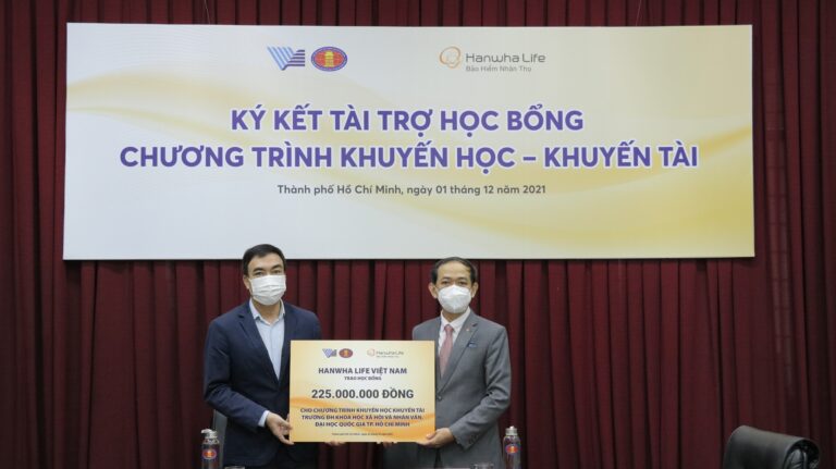 Hanwha Life hợp tác trường ĐH KHXH&NV trao 225 triệu đồng học bổng và tổ chức cuộc thi viết dành cho giới trẻ