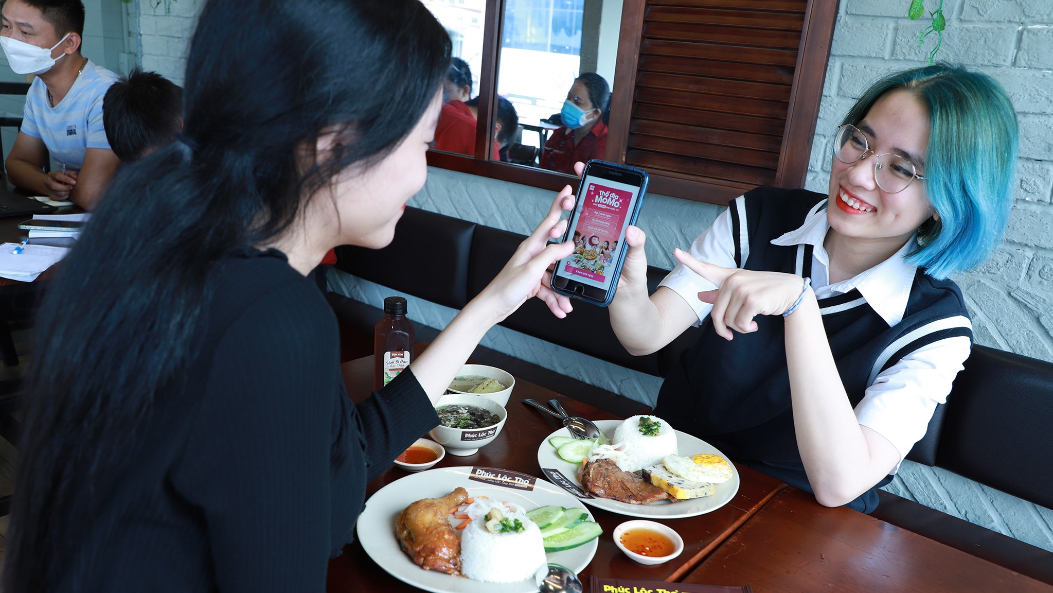 MoMo tung ưu đãi hoàn tiền 50% tại 1000 quán ăn, tiệm cafe nhân dịp ra mắt app Thổ Địa MoMo 8