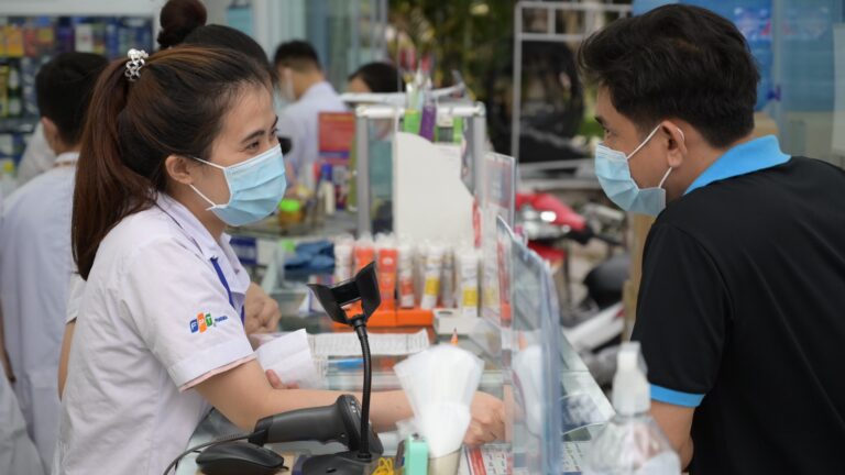 Đạt mốc 400 nhà thuốc, Long Châu triển khai chương trình tri ân khách hàng