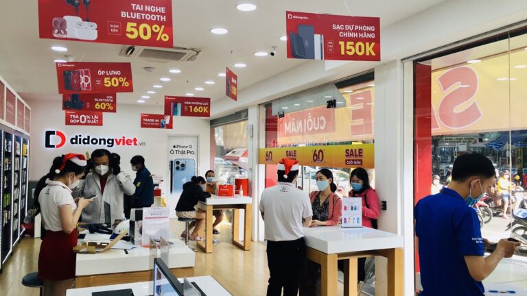 Loạt điện thoại, tablet, phụ kiện công nghệ giảm 54% đón Giáng sinh