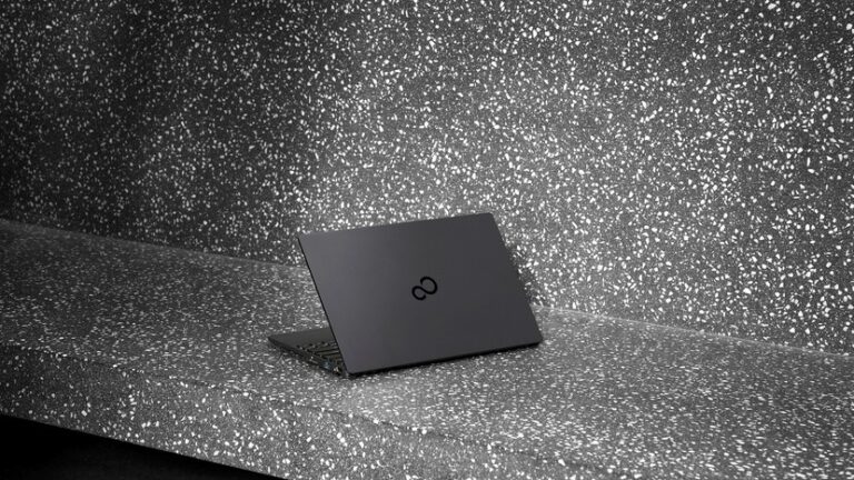 Fujitsu nâng cấp laptop siêu mỏng nhẹ UH-x cho trải nghiệm ấn tượng hơn