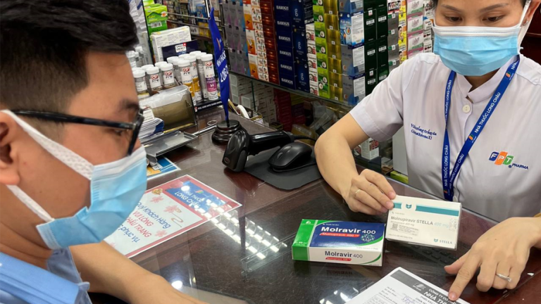 FPT Long Châu trợ giá thuốc điều trị COVID chứa Molnupiravir chính hãng