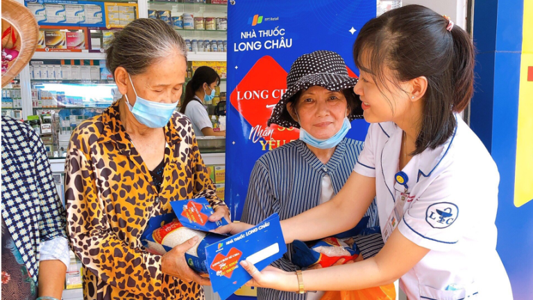 FPT Long Châu phát miễn phí 200 nghìn viên thuốc trị COVID miễn phí cho người nghèo