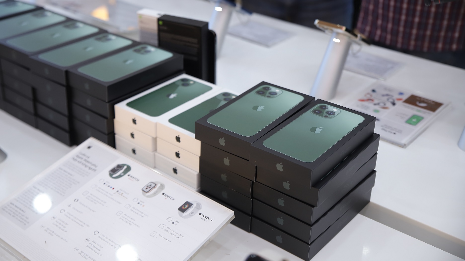 Chính thức mở bán iPhone 13 Pro Max màu xanh lá mới 8